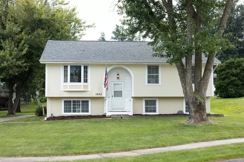 1605 W Detroit Ave, Indianola, IA 50125