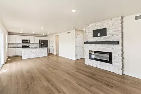 950 Spruce St, Waukee, IA 50263