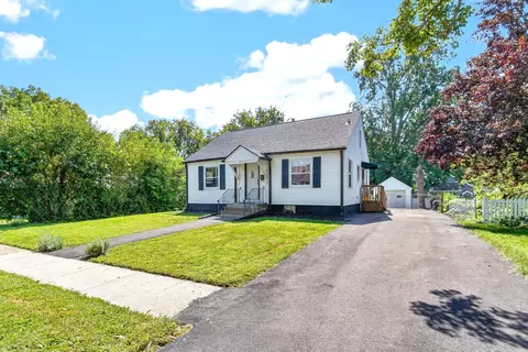703 E Salem Ave, Indianola, IA 50125