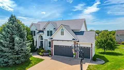 15236 Prairie Ave, Urbandale, IA 50323