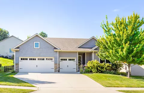 526 Crescent Ln, Norwalk, IA 50211