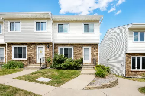 224 Holiday Cir #31, West Des Moines, IA 50265