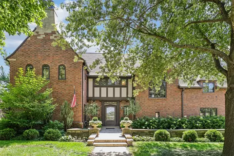 5300 Harwood Dr, Des Moines, IA 50312