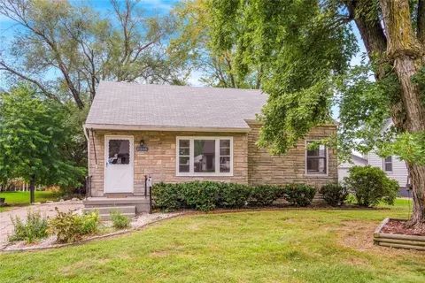 6216 Holcomb Ave, Des Moines, IA 50322