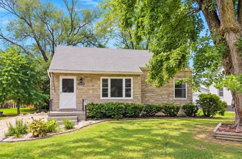 6216 Holcomb Ave, Des Moines, IA 50322