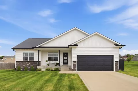 305 Prairie Creek Dr, Pleasant Hill, IA 50327