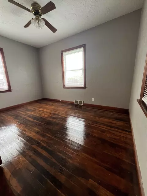 Bedroom - 3221 E 7th St, Des Moines, IA 50316 photo 3 of 3