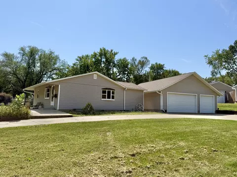 701 E 27th St S, Newton, IA 50208