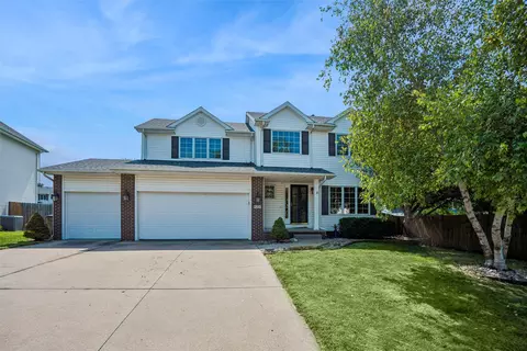 825 76th St, West Des Moines, IA 50266
