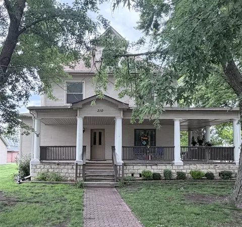 310 E Salem Ave, Indianola, IA 50125