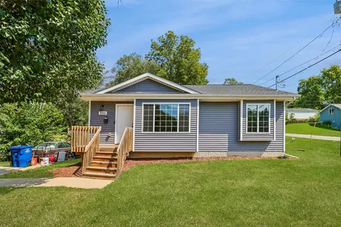 7111 SW 16th St, Des Moines, IA 50315