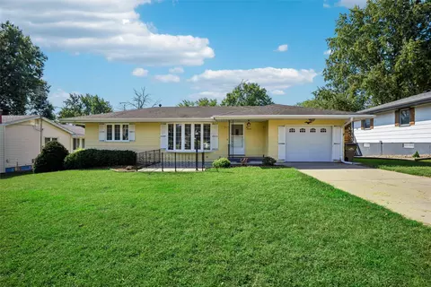 520 Stuart St, Carlisle, IA 50047