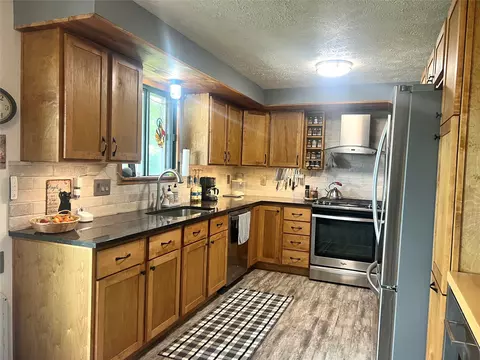 Kitchen - 1909 Pine St, Perry, IA 50220 photo 4 of 6