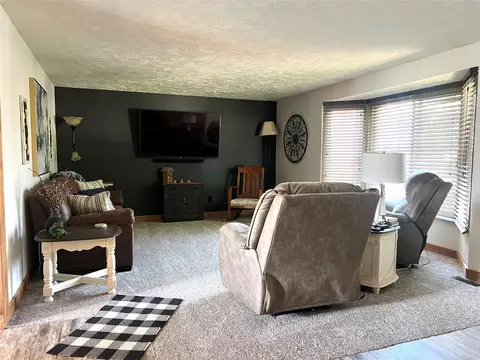 Living - 1909 Pine St, Perry, IA 50220 photo 5 of 6