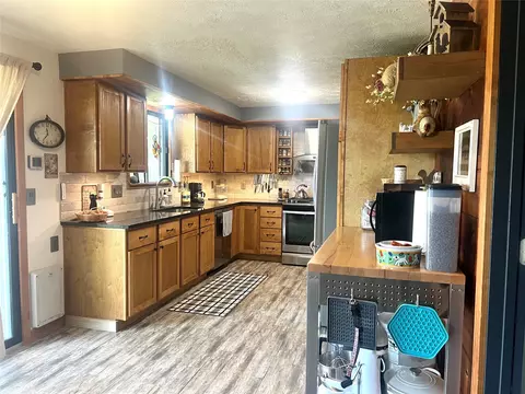 Kitchen - 1909 Pine St, Perry, IA 50220 photo 2 of 6