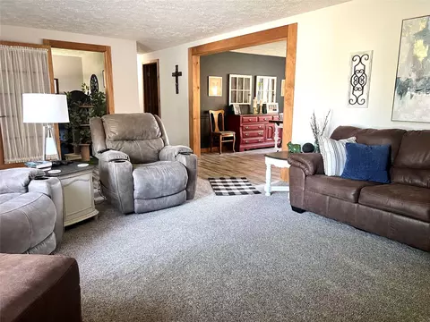 Living - 1909 Pine St, Perry, IA 50220 photo 2 of 6
