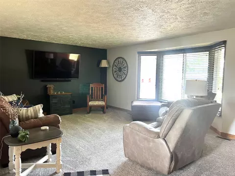 Living - 1909 Pine St, Perry, IA 50220 photo 3 of 6