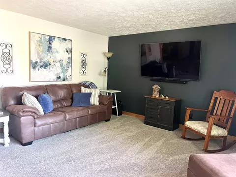 Living - 1909 Pine St, Perry, IA 50220 photo 4 of 6
