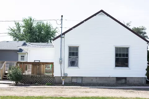 Exterior - 704 3rd St, Garwin, IA 50632 photo 2 of 4