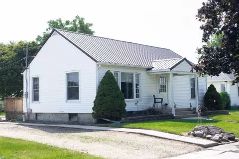 Exterior - 704 3rd St, Garwin, IA 50632 photo 1 of 4