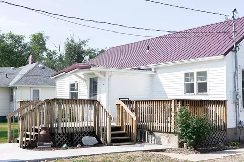 Exterior - 704 3rd St, Garwin, IA 50632 photo 3 of 4