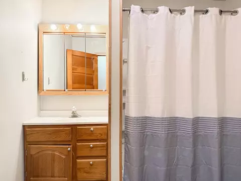 Bath - 704 3rd St, Garwin, IA 50632 photo 2 of 2