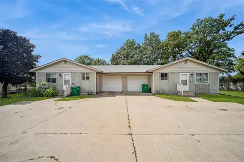 5802 NE 5806 Ne 3rd St, Des Moines, IA 50313