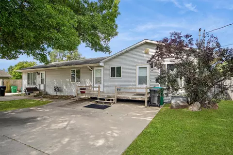 250 NE 252 Ne 57th Pl, Des Moines, IA 50313