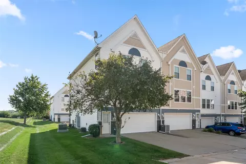 1242 SE Village View Ln, Ankeny, IA 50021