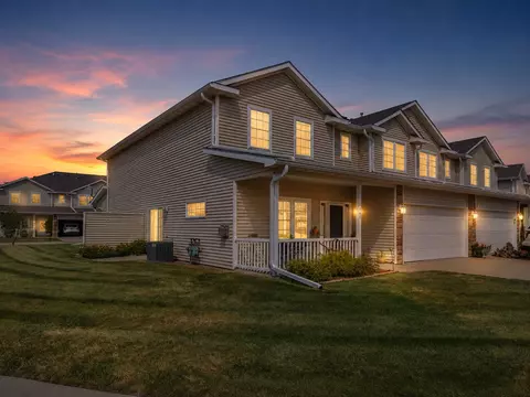 947 Red Hawk Way SE, Altoona, IA 50009