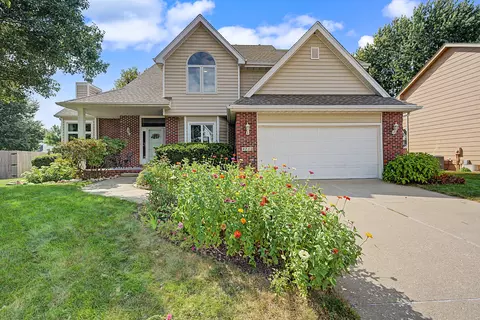 4712 94th Pl, Urbandale, IA 50322
