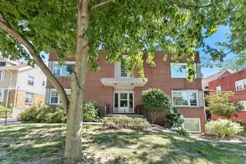 4220 Ingersoll Ave #201, Des Moines, IA 50312