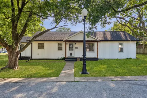 1001 E Ashland Ave, Indianola, IA 50125
