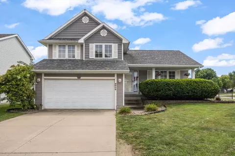 9908 Catalina Dr, Johnston, IA 50131