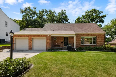 5814 Harwood Dr, Des Moines, IA 50312