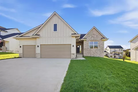 3220 NW Brookside Dr, Grimes, IA 50111