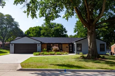 7214 Sunset Ter, Windsor Heights, IA 50324