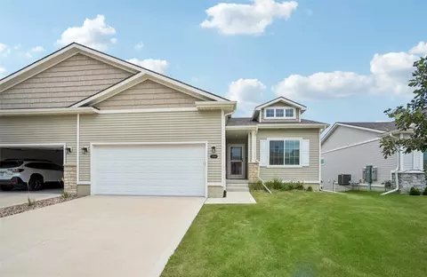 1264 S Maycomb Dr, West Des Moines, IA 50266