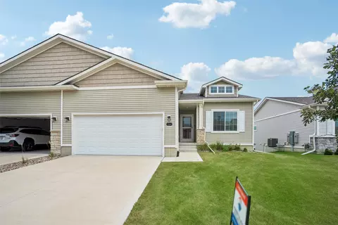 1264 S Maycomb Dr, West Des Moines, IA 50266