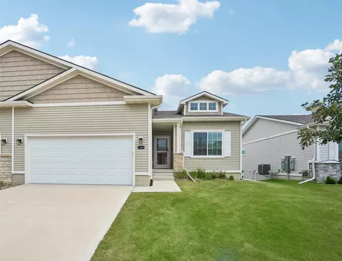 1264 S Maycomb Dr, West Des Moines, IA 50266