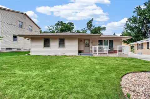 3220 78th St, Urbandale, IA 50322