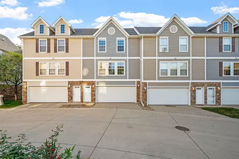 1128 Fieldstone Ln, Pleasant Hill, IA 50327