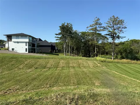 18275 Valleyview Cir, Clive, IA 50325