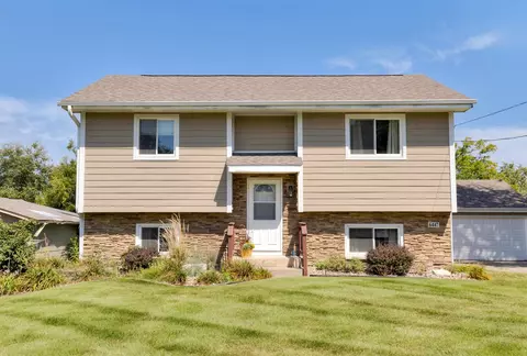 6447 Washington Ave, Windsor Heights, IA 50324