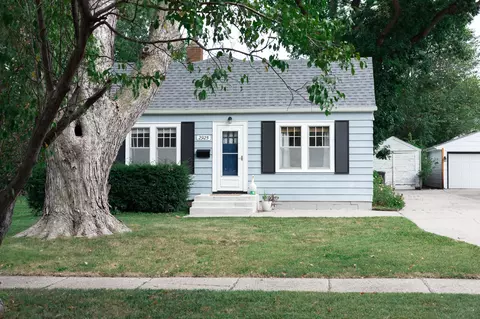 2925 48th Pl, Des Moines, IA 50310