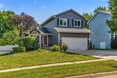 387 58th Ct, West Des Moines, IA 50266