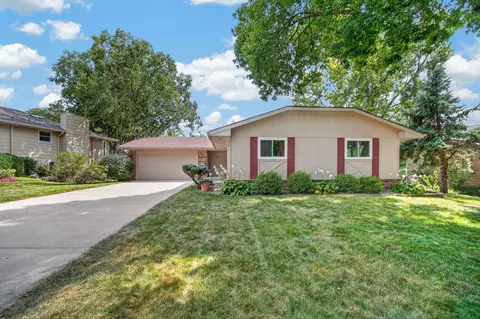 4008 Western Hills Dr, West Des Moines, IA 50265