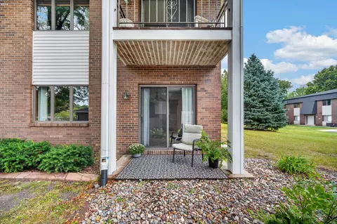 1112 49th St #2, West Des Moines, IA 50266