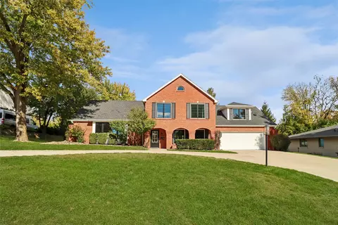 3805 Brentwood Dr, Des Moines, IA 50312