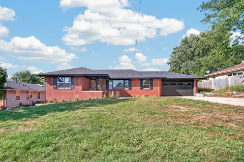 7037 Wilshire Blvd, Windsor Heights, IA 50324